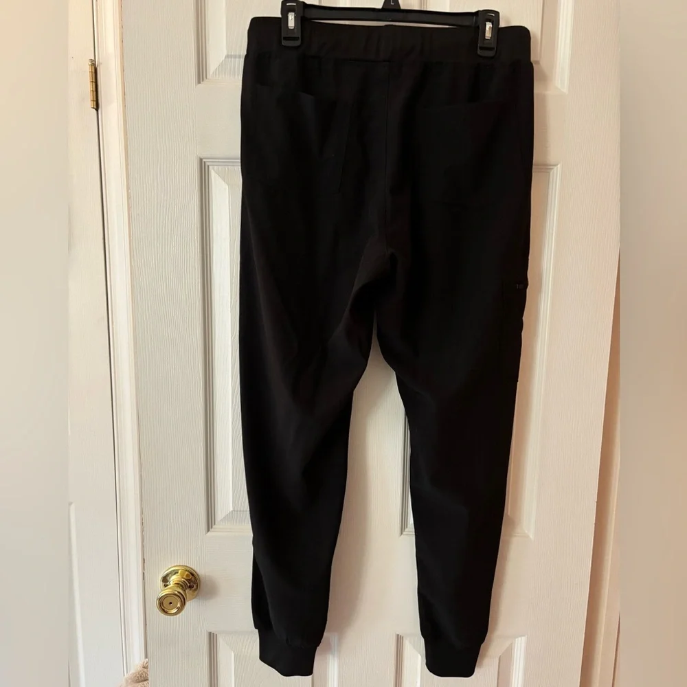 Cozyfit Womens Scrubs 3 Pocket Top and 5 Pocket Joggers in Black size Large - Picture 7 of 8